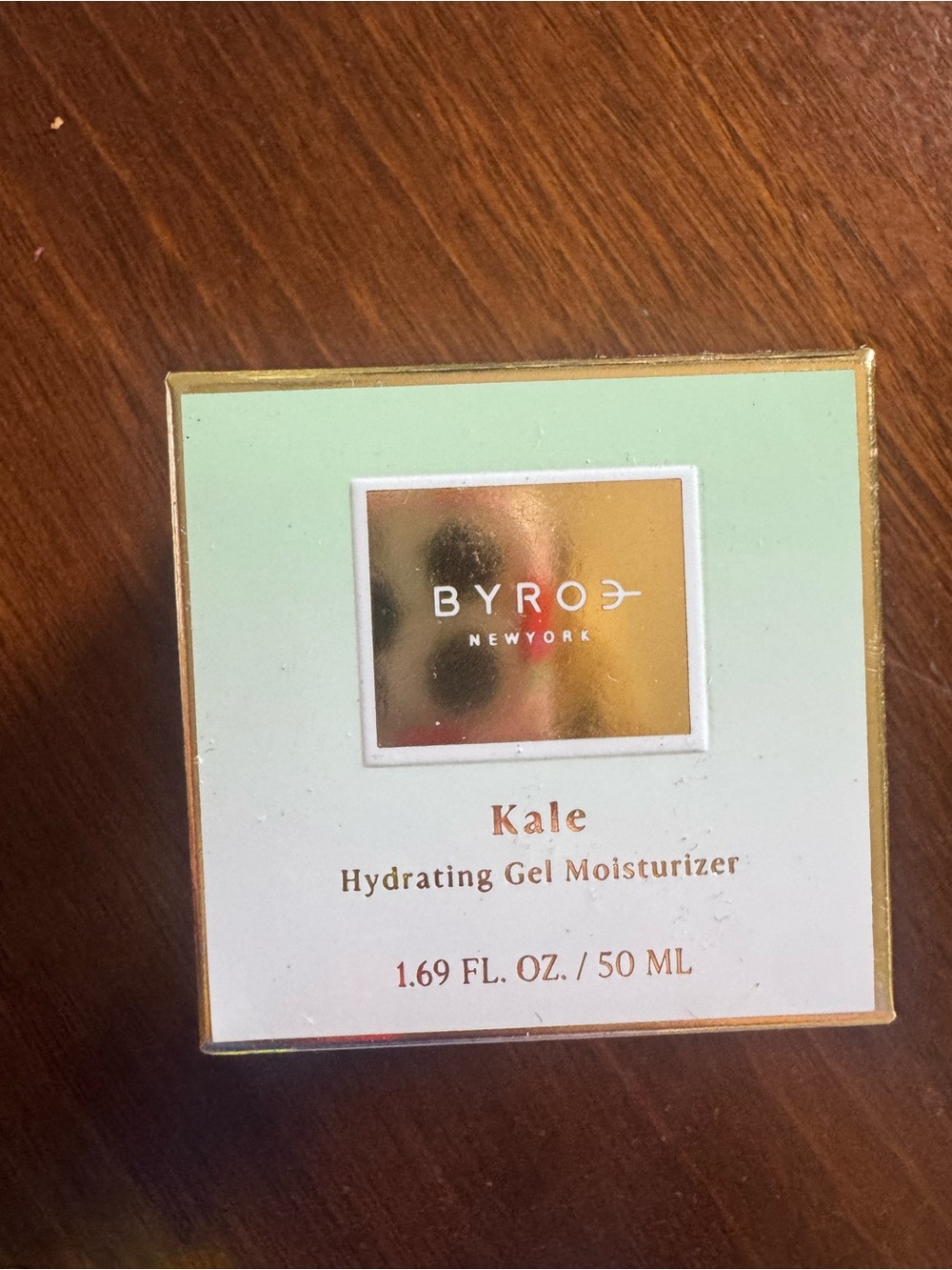 ROE Kale Hydrating Gel Moisturizer - Mint Green & Gold Accents